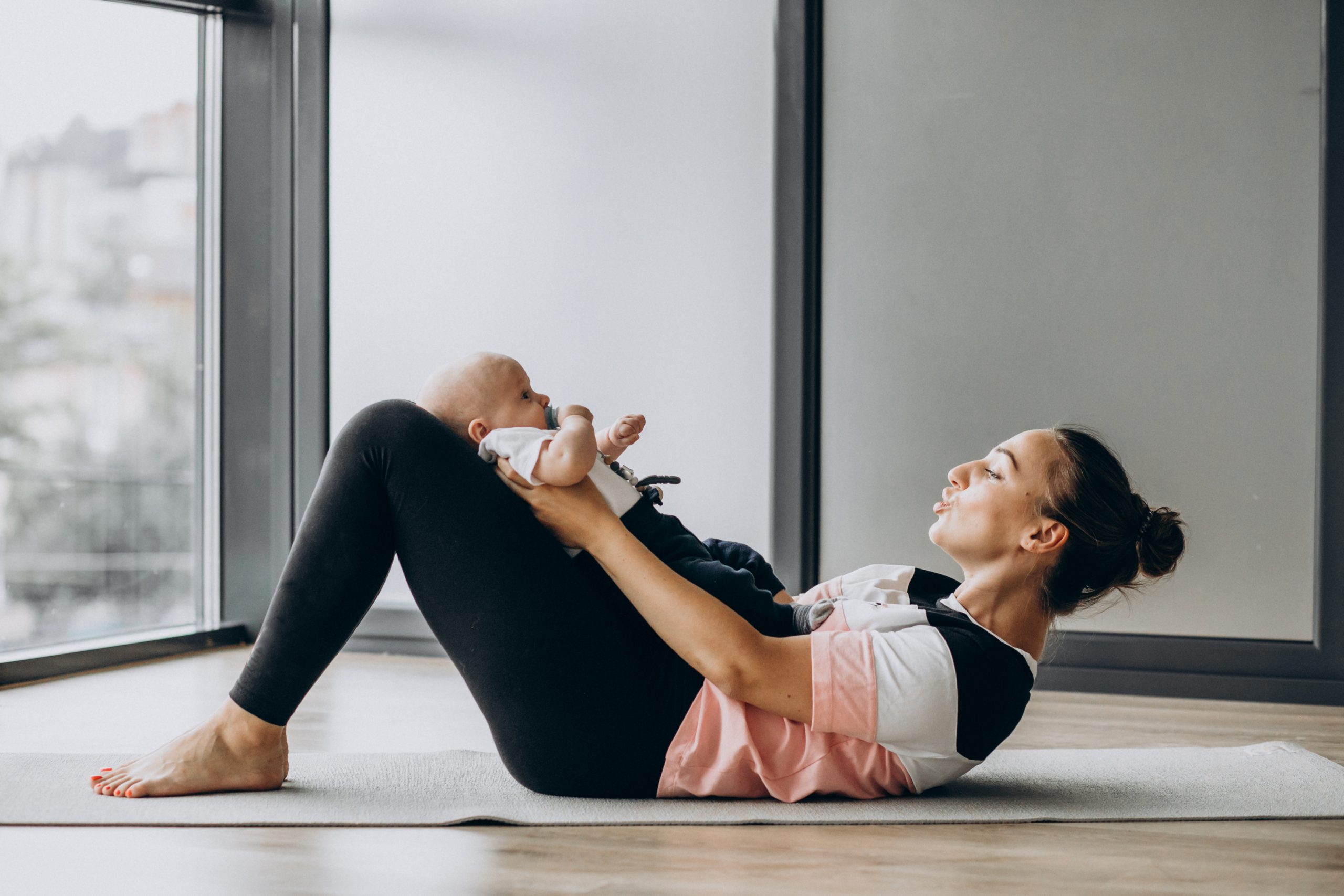 Qual a importância de voltar a se exercitar e cuidar do corpo no pós-parto?